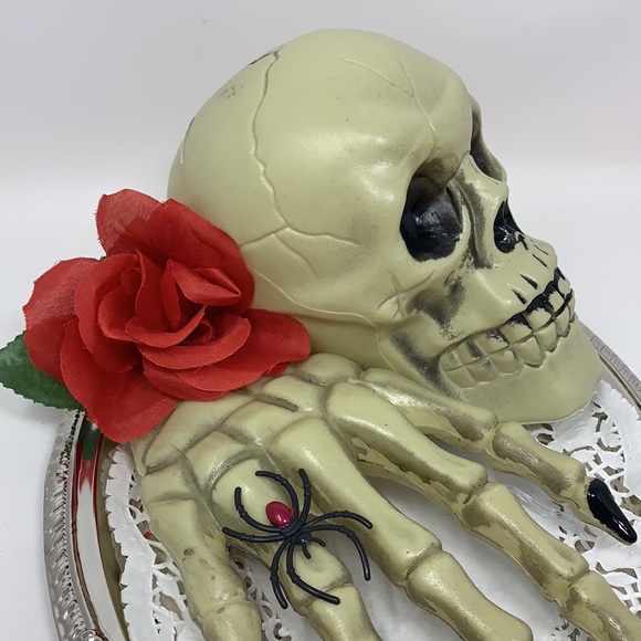 Halloween PROP Skull 💀 & creepy hand on platter - Picture 14 of 14